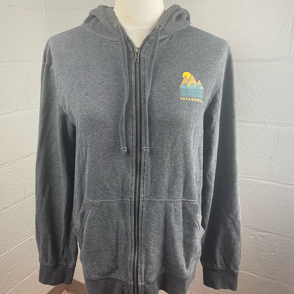 Small gray Patagonia zip up hoodie